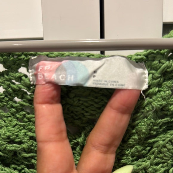 Free People Beach NWOT Green Crotchet Cropped Top in a Cotton/Polyester blend. - Picture 2 of 6